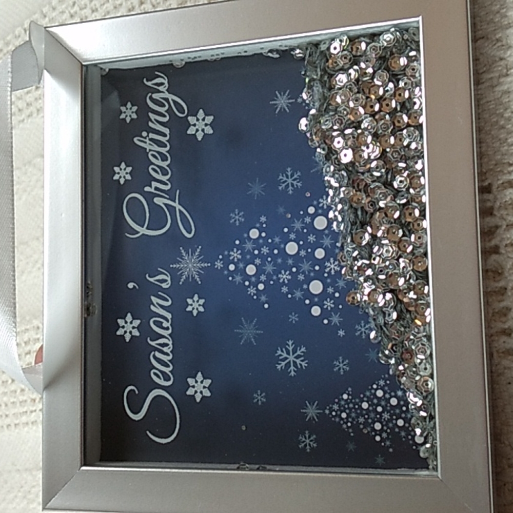 Holiday Wall Plaque "Seasons Greetings"  in Blue w moving sequence. 5.9 x 5.1
